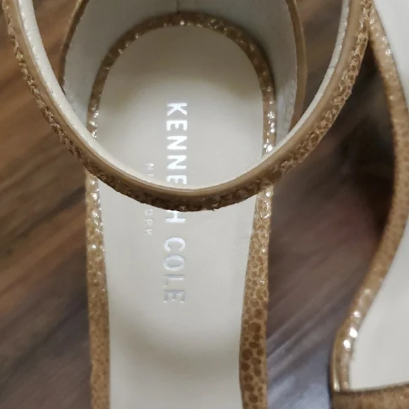 Kenneth Cole Mallory gold shimmer heel 👠 size 9M - Picture 3 of 9